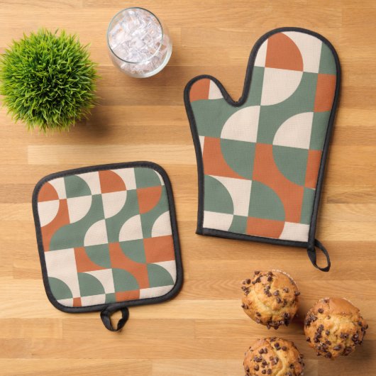 Modern Retro Geometric Oven Mitt & Pot Holder Set (Top down)