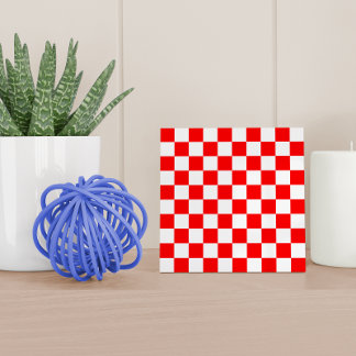 Modern rood wit Kroatisch Checkerboard Patroon Tegeltje