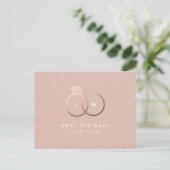 Modern Roos Gold Rings Monogram Save the Date Briefkaart (Staand voorkant)