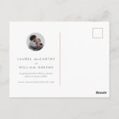 Modern Roos Gold Rings Monogram Save the Date Briefkaart (Achterkant)