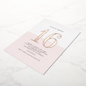 Modern Roze en Wit Sweet Sixteen Roos Goudfolie Folie Uitnodiging (Gedraaid)