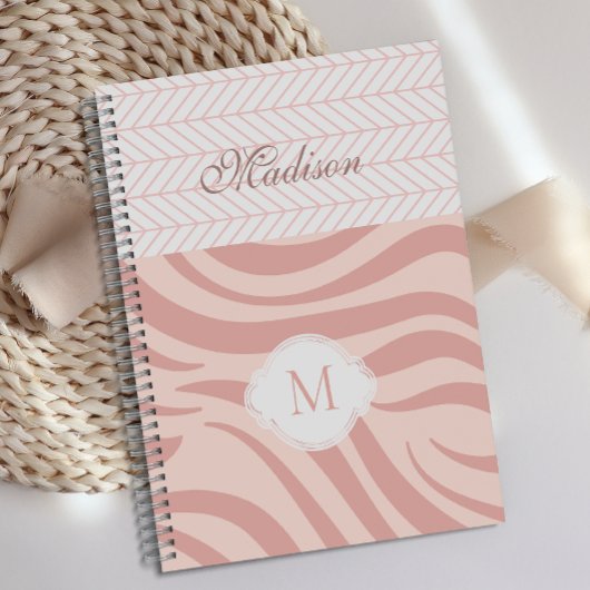 Modern roze Geometric Zebra Trendy Monogram Planner