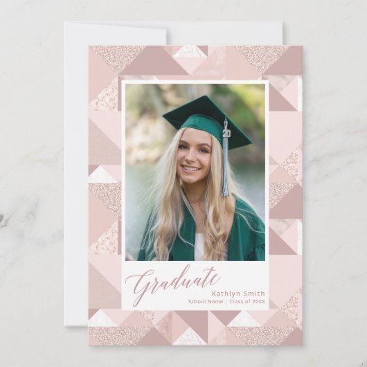Modern roze glitter Script Girl Photo Afstuderen Aankondiging (Voorkant)