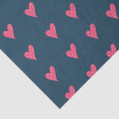 Modern roze hartritme op donkerblauw tissuepapier (Detail)