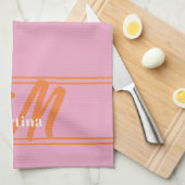 Modern Roze Sinaasappel Monogram Initiaal Theedoek (Quarter Fold)