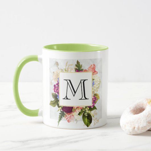 Modern Roze Waterverf Floral Bouquet Monogram Mok (Met donut)