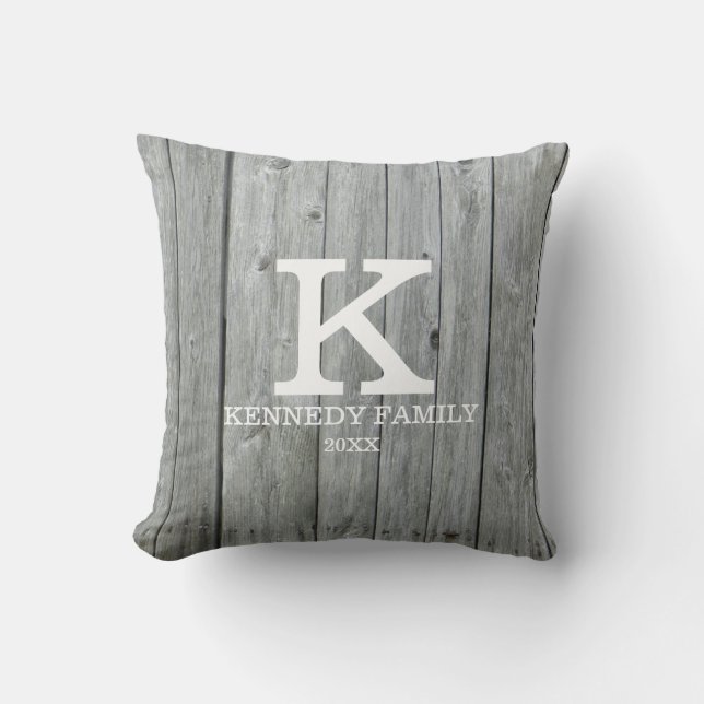 Modern Rustic Grey Wood Familienaam Monogram Kussen (Voorkant)
