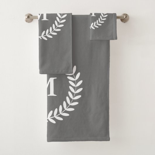 Modern Rustic White Classy Laurels & Grey Bad Handdoek (Insitu)