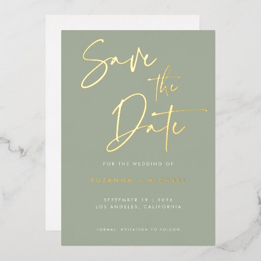 Modern Sage Gold Calligraphy Script Wedding Folie Uitnodiging (Voorkant / Achterkant)