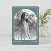 Modern Sage Green Arch Graduation Announcement Aankondiging (Staand voorkant)