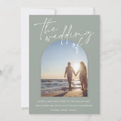 Modern Sage Green Arch Initiaal Photo Wedding Kaart (Voorkant)