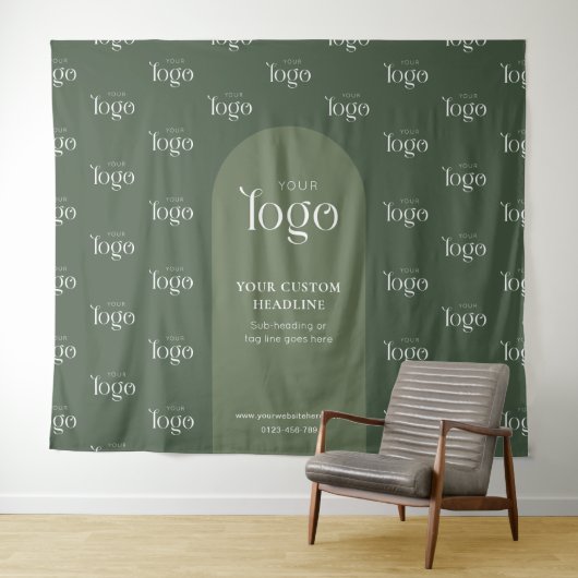 Modern Sage Green Boho Logo Step Repeat Event Wandkleed (In Situ (horizontaal))
