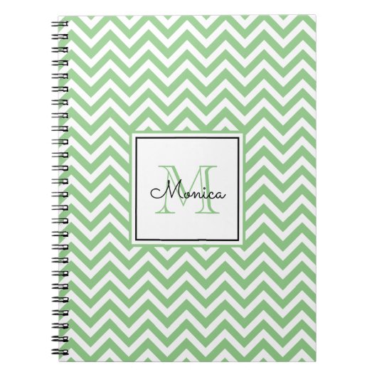 Modern Sage Green Chevron Pattern met Monogram Notitieboek (Voorkant)