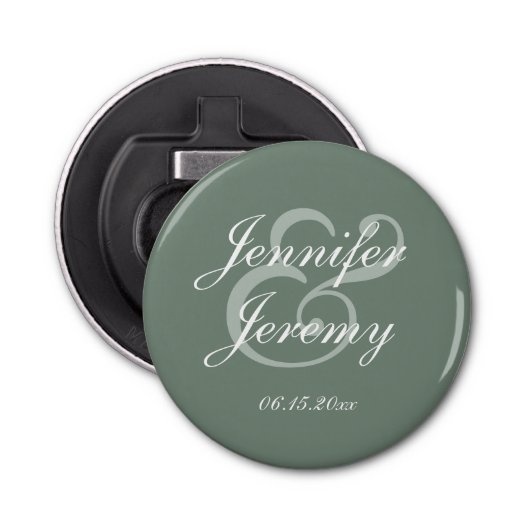 Modern Sage Green Elegant White Script Wedding Button Flesopener (Voorkant)