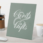 Modern Sage Green Elegant White Script Wedding Reclamebord Met Voetstuk (Insitu)