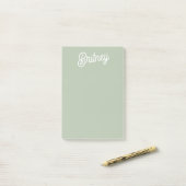 Modern Sage Green gepersonaliseerd monogram en naa Post-it® Notes (Op bureau)