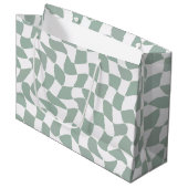 Modern Sage Green & White Wavy Checkerboard Groot Cadeauzakje (Voorkant Gekanteld)