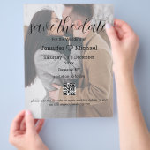 modern save the date qr code koppel foto bruiloft flyer (Hand)