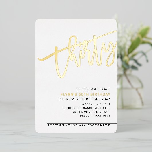 MODERN SCRIPT 30e verjaardag van elegant goud Folie Uitnodiging (Staand Voorkant)