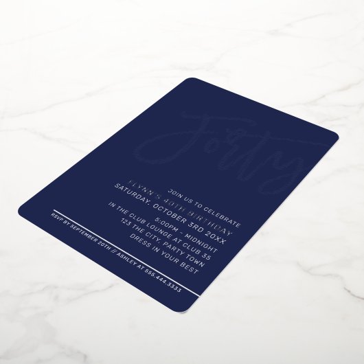 MODERN SCRIPT 40ste verjaardag marjoen blauw Folie Uitnodiging (Gedraaid)
