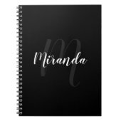 Modern script, aangepast monogram en naam zwart notitieboek (Voorkant)