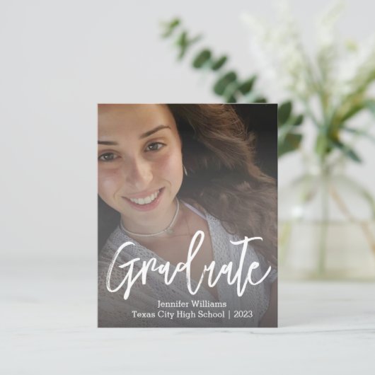 Modern Script afstuderen 2025 Fotouitnodiging (Staand voorkant)