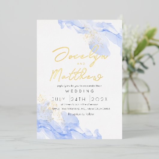 Modern Script blu Marmeren Waterverf bruiloft Folie Uitnodiging (Staand Voorkant)