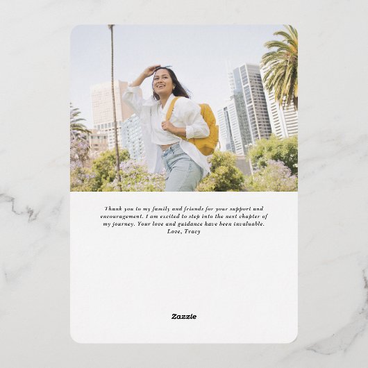 Modern Script Chic Photo Afstuderen Aankondiging (Achterkant)