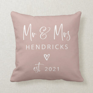 Modern script   De heer en mevrouw Wedding Earthy  Kussen