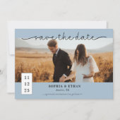 Modern Script Dusty Blue Fotobruiloft Save The Date (Voorkant)