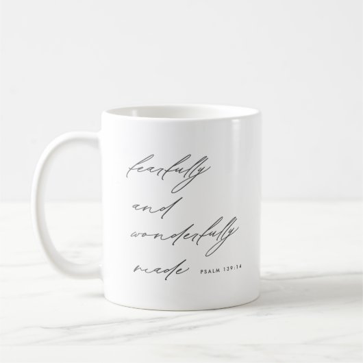 Modern script, eerlijk en netjes gemaakt koffiemok (Links)