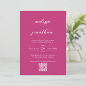 Modern Script Helder Roze Monogram QR-code Bruilof Kaart (Staand voorkant)
