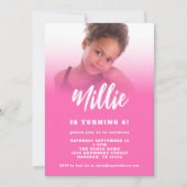 Modern Script Hot Roze Foto 6e Verjaardagsfeestje Kaart (Voorkant)