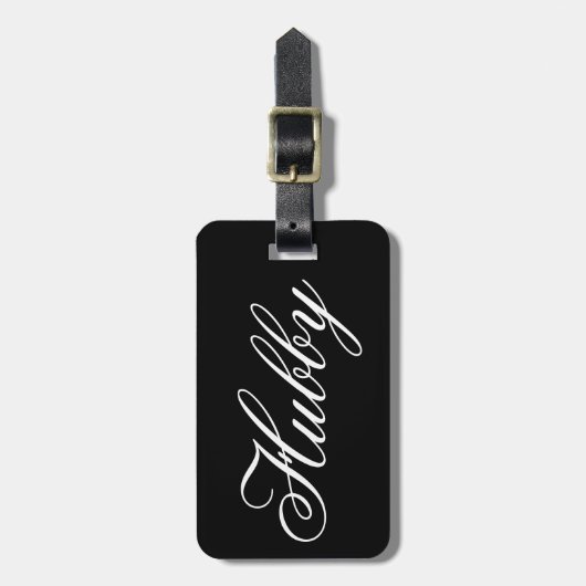 Modern Script Hubby Black en White Husband Bagagelabel (Voorkant verticaal)