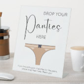 Modern script laat je slipje hier vallen reclamebord met voetstuk (Insitu)