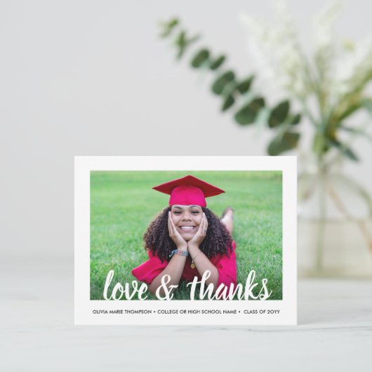 Modern Script Liefde & Bedankt 2 Foto Afstuderen Briefkaart (Staand voorkant)
