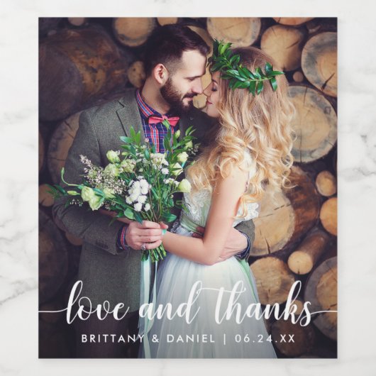 Modern Script Love and Bedankt Wedding Couple Wijn Etiket (Enkel label)