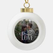Modern Script Love Custom Engaged Couples Photo Keramische Bal Ornament (Voorkant)