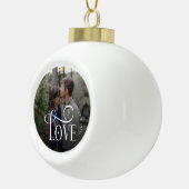 Modern Script Love Custom Engaged Couples Photo Keramische Bal Ornament (Rechts)