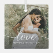 Modern Script Love Paar Foto en Jaar Custom Glas Ornament (Voorkant)