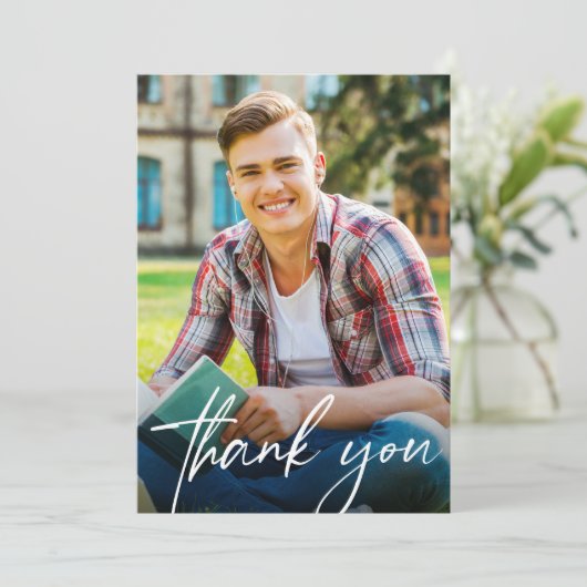 Modern Script Mannelijk Afstuderen Foto Afstuderen Bedankkaart (Staand voorkant)