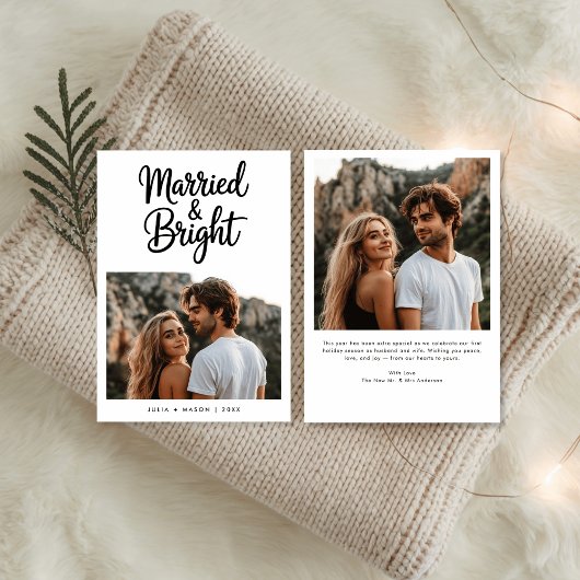 Modern Script Married & Bright Newlywed Photo Feestdagenkaart