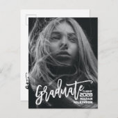 Modern script minimalistisch Afstuderen volledige  Uitnodiging Briefkaart (Voorkant / Achterkant)