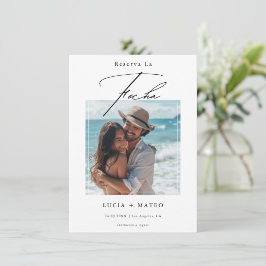 Modern Script Minimalistische Spaanse trouwfoto Save The Date (Staand voorkant)