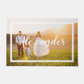 Modern Script Monogram Bruiloft Foto Deurmat (Voorkant)