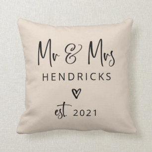 Modern Script Mr en Mrs Wedding Neutral and Black Kussen