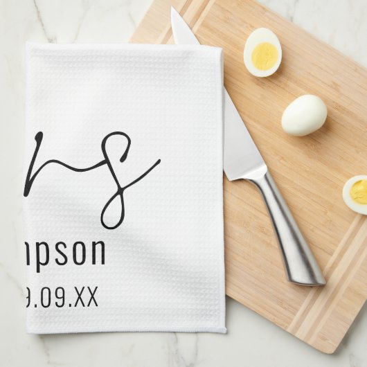 Modern Script Mrs Name Date Bride Keepomwille Theedoek (Quarter Fold)