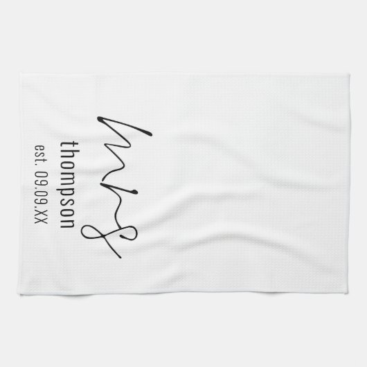 Modern Script Mrs Name Date Bride Keepomwille Theedoek (Horizontaal)