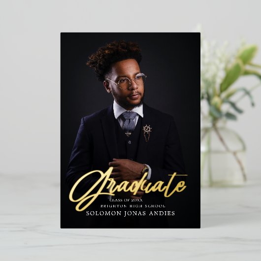 Modern Script Photo High School Afstuderen Folie Uitnodiging (Staand Voorkant)