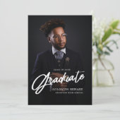 Modern Script Photo High School Graduation Aankondiging (Staand voorkant)